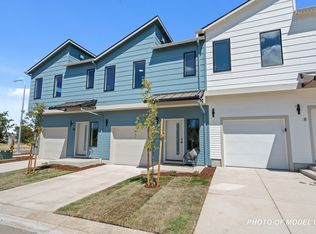 2028 Sunset Dr #8, Medford, OR