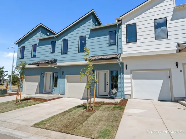 2028 Sunset Dr #8, Medford, OR 97501