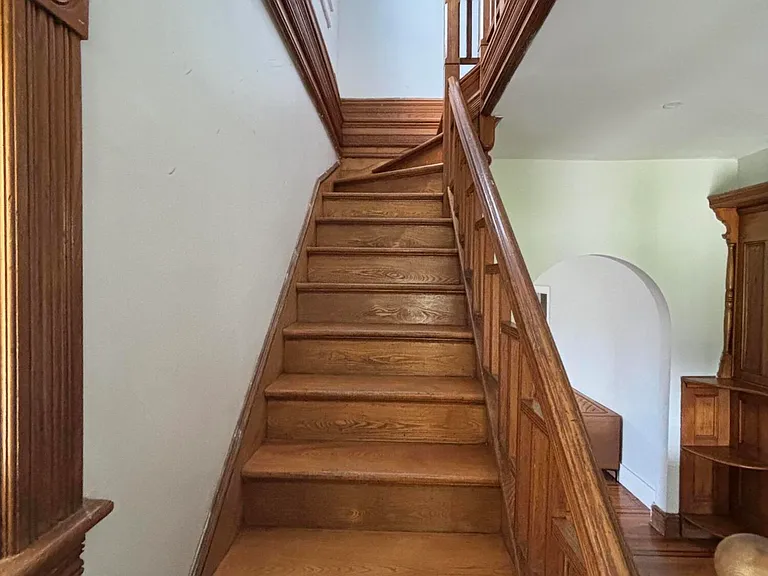 64 Hollywood Ave — Photo 15