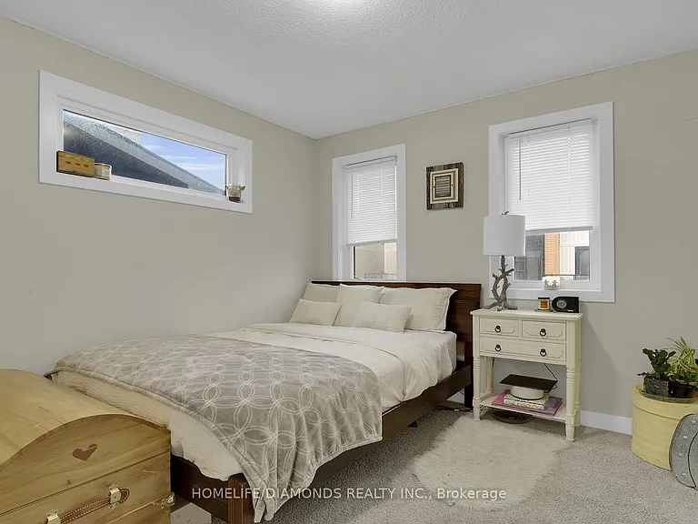 985 West Village Sq — Photo 15