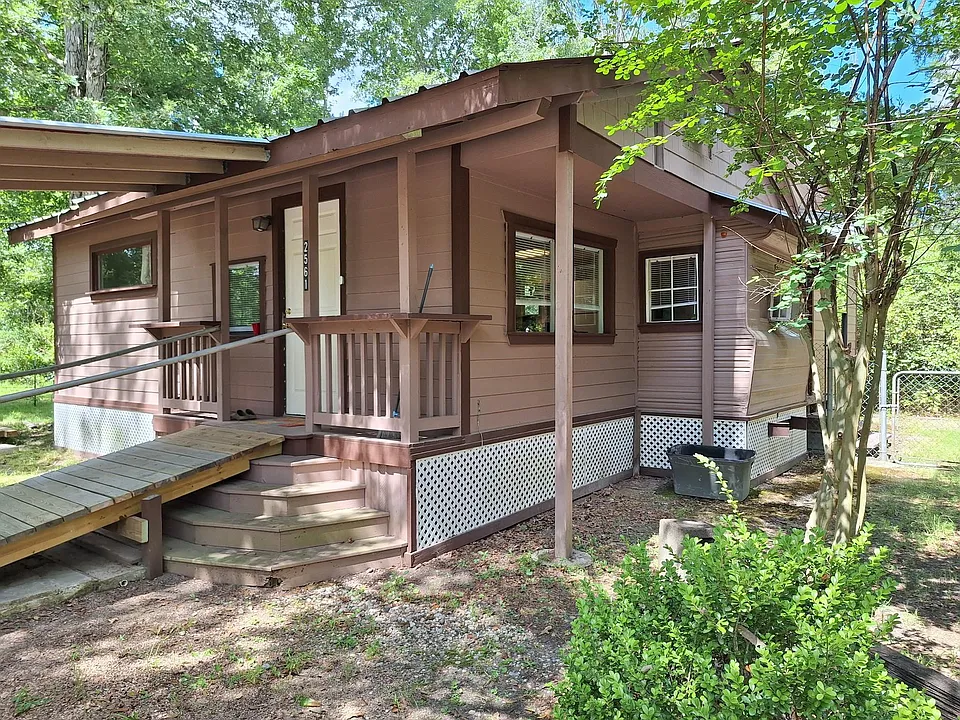 2561 Pioneer Ln