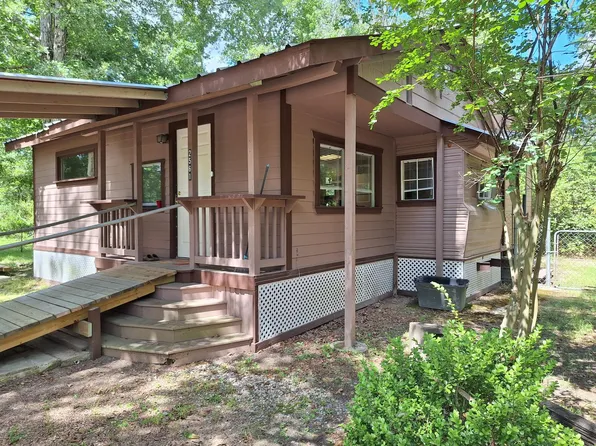 2561 Pioneer Ln, Cleveland, TX 77328