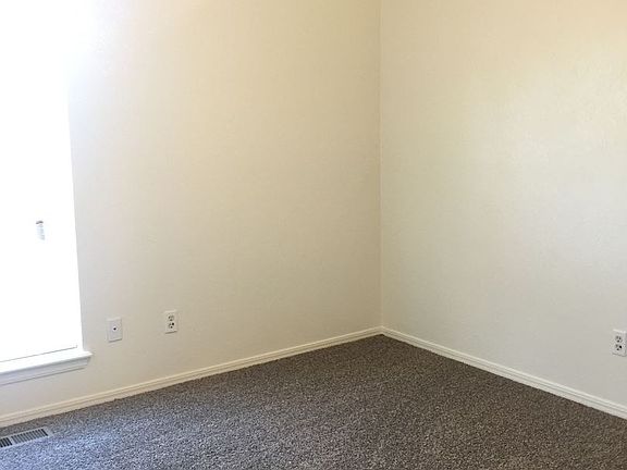 5th image of 211 Skylark Ct