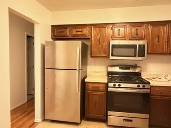 3193 Hatting Place image 2 of 10