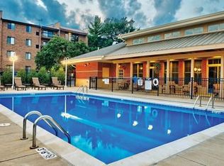 712 Andermann Ln APT 409, Darien, IL 60561