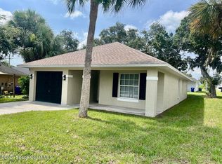 225 12th St SW, Vero Beach, FL 32962