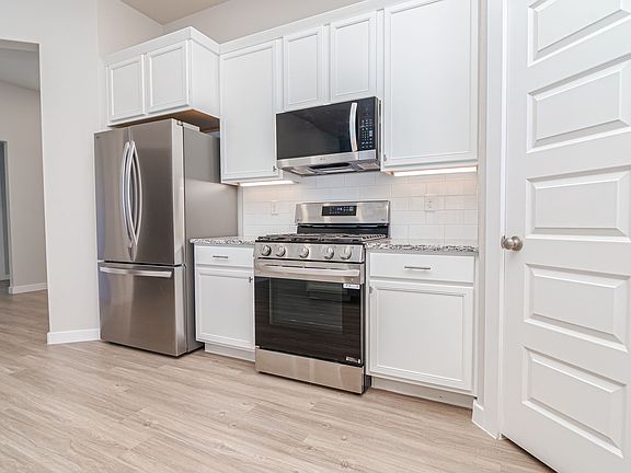 4th image of 2721 Longfellow Rd