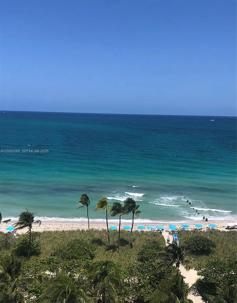 The Plaza Of Bal Harbour — Photo 2