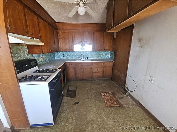 3rd image of 924 N Brown St
