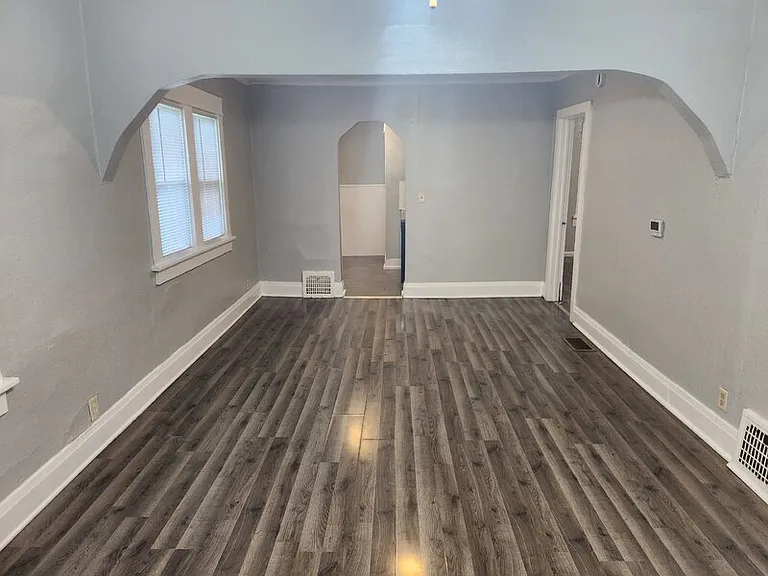 1806 Jefferson Ave — Photo 2