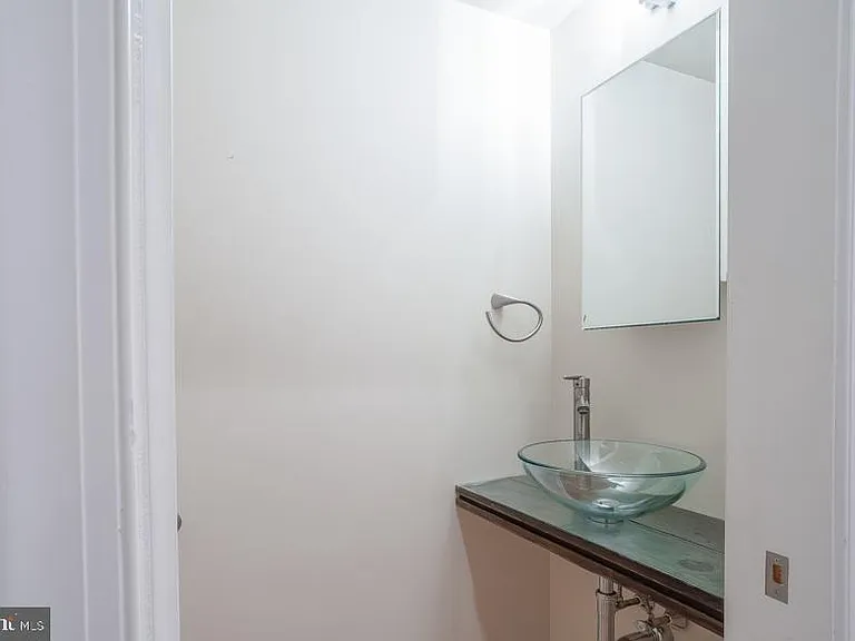 724 N 3rd St #2F — Photo 17