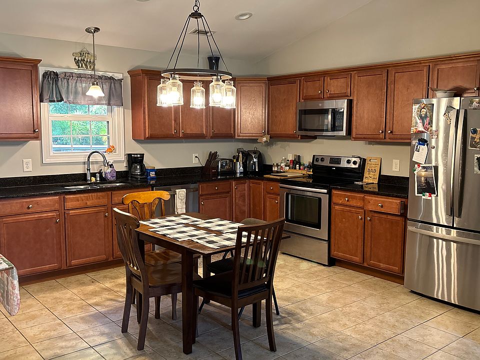 2nd image of 204 Holly Ln #1