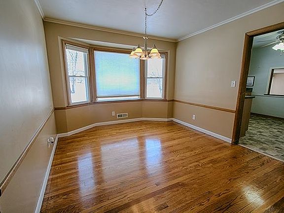 5th image of 248 S Oak Knolls Ave
