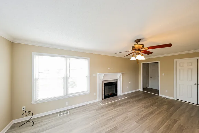 3 bed, 2.0 bath, 1422 sqft, $1,575 — Photo 4