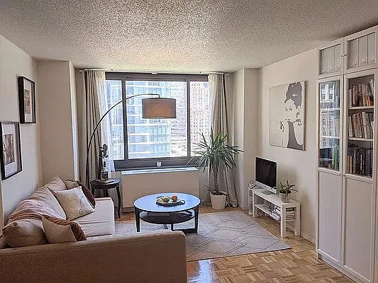 Rented by SERHANT. | media 13