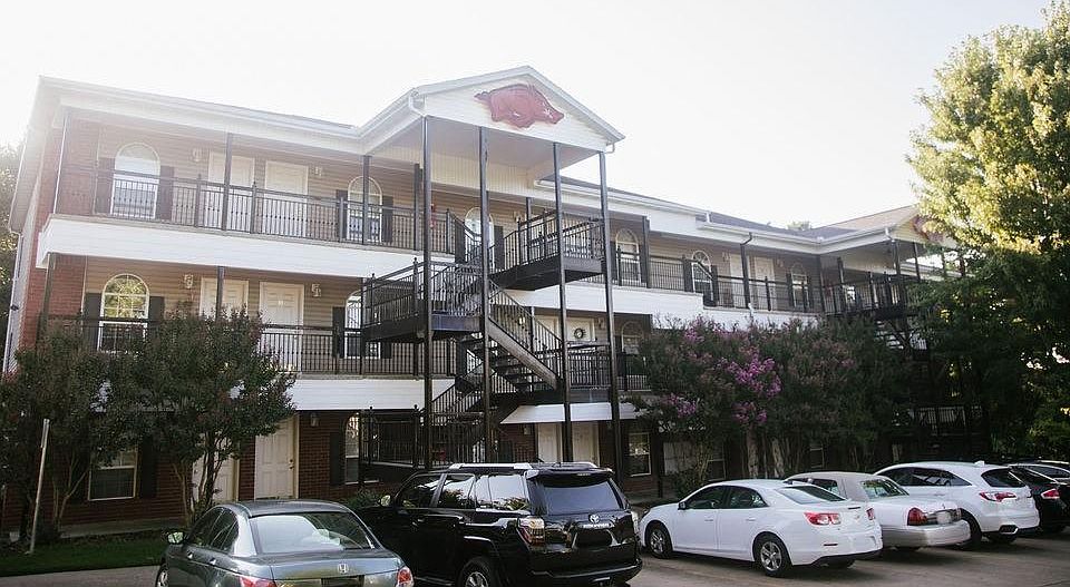 1st image of 915 N Lindell Ave #4