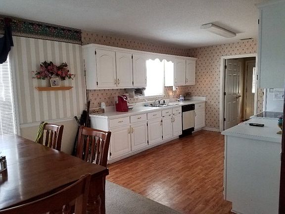 5th image of 202 Lakeview Dr