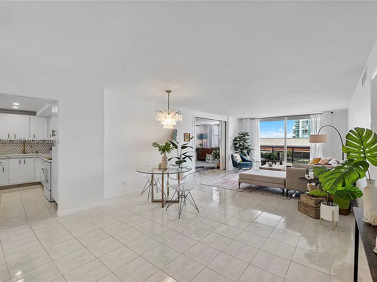 6039 Collins Ave #934 — Photo 3