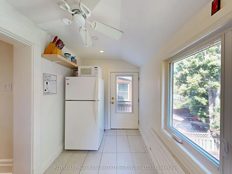 130A Westminster Ave #UPPER LEVEL — Photo 23