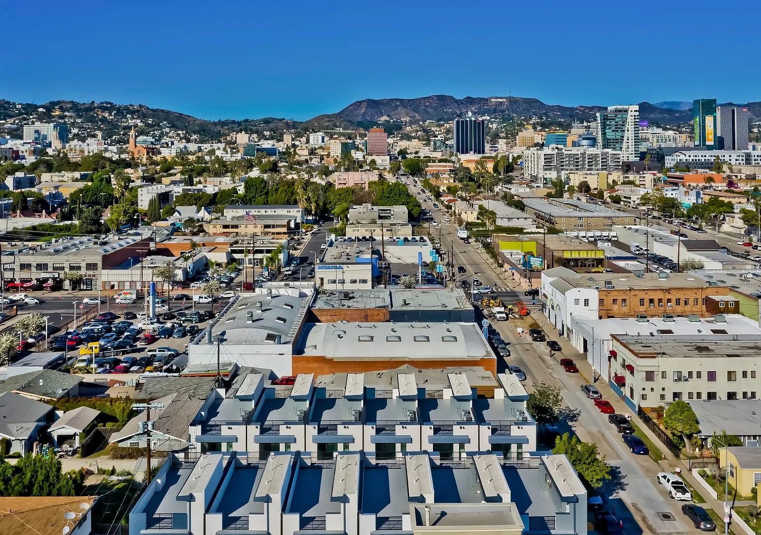 New Hollywood Townhomes — Photo 1