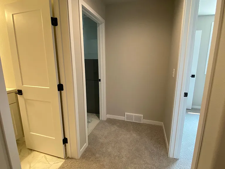 2232 Griffin Dr S — Photo 16