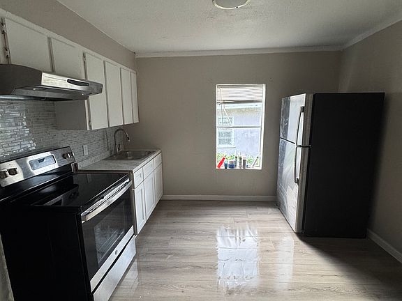 4th image of 612 W 13th St