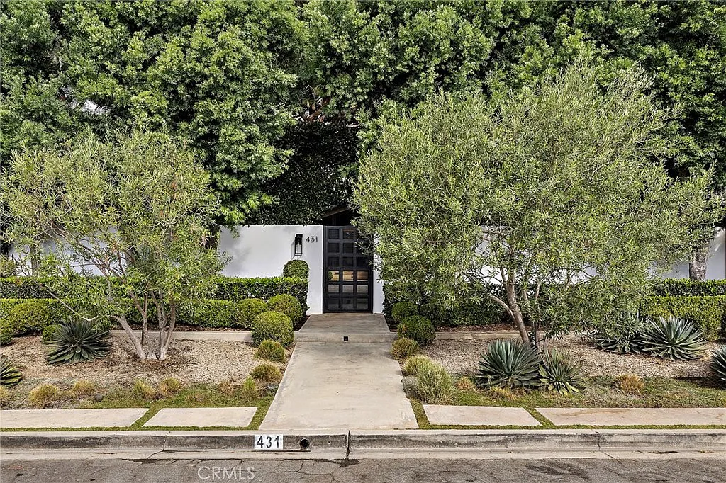 3 bed, 2570 sqft, $16,500 — Photo 1