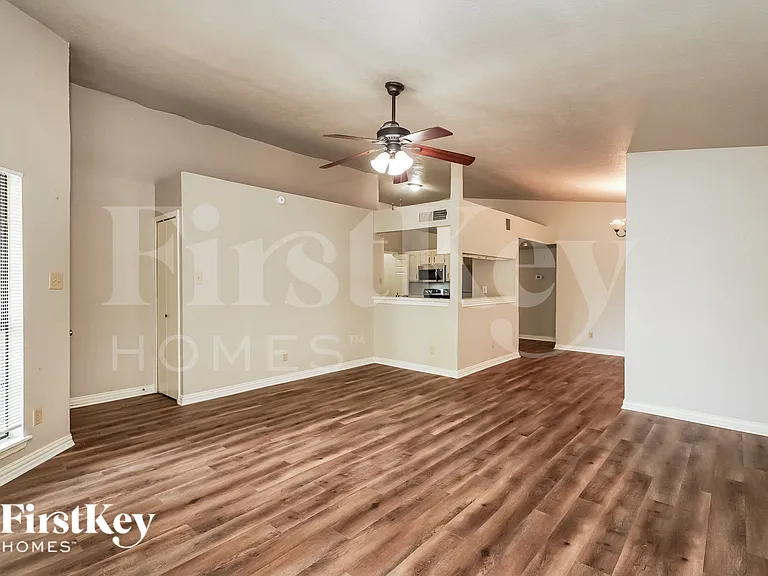 7116 Wayfarer Trl — Photo 2