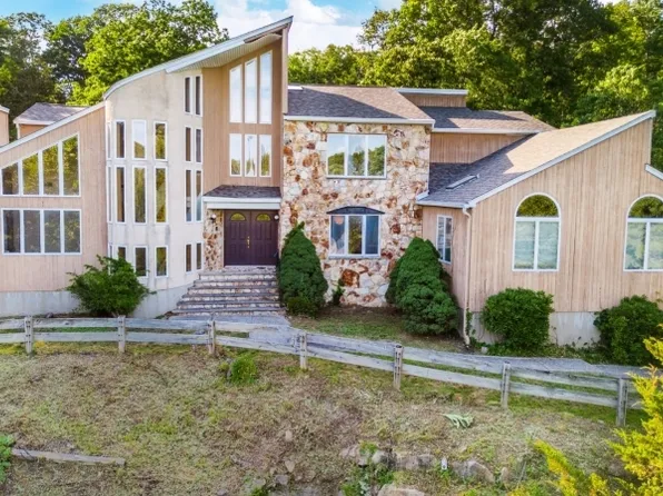 25 Wood Chase Ln, Kinnelon Boro, NJ 07405