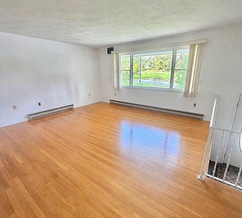4th image of 1376 Fairview Rd