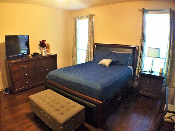 3rd image of 5660 Comanche Peak Dr