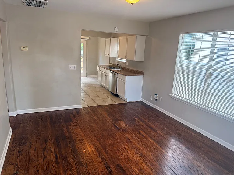 6811 NW 49th St — Photo 5