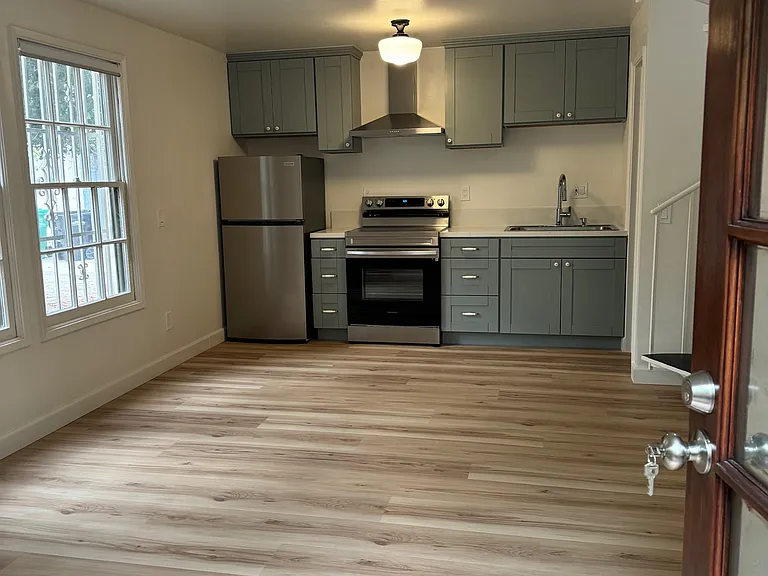 2443 E St #B — Photo 1