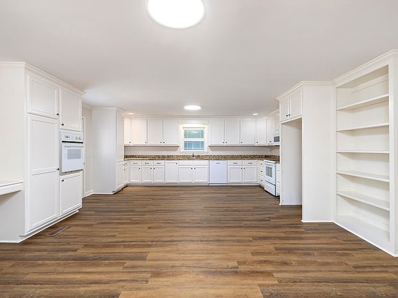 4th image of 905 Perry Blvd