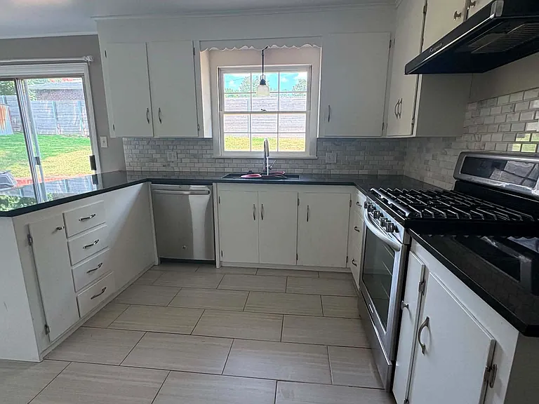 2421 S Boston Ave — Photo 30