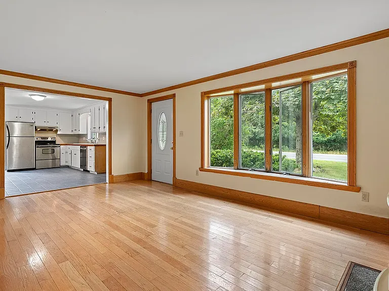 585 Walnut Hill Rd — Photo 16