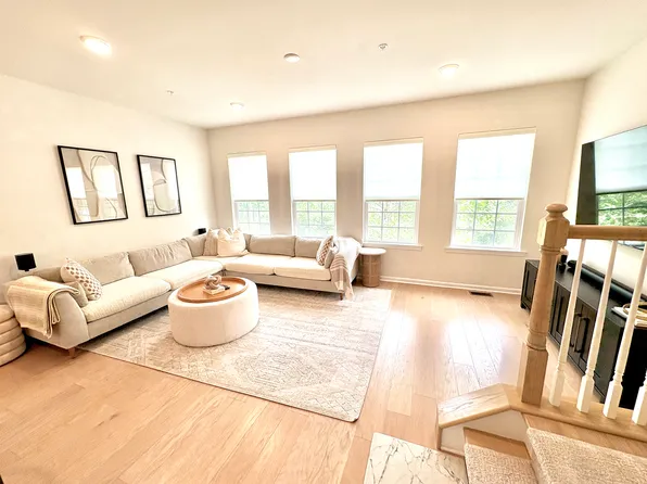 12 Plaza Rd #56, Fair Lawn, NJ 07410