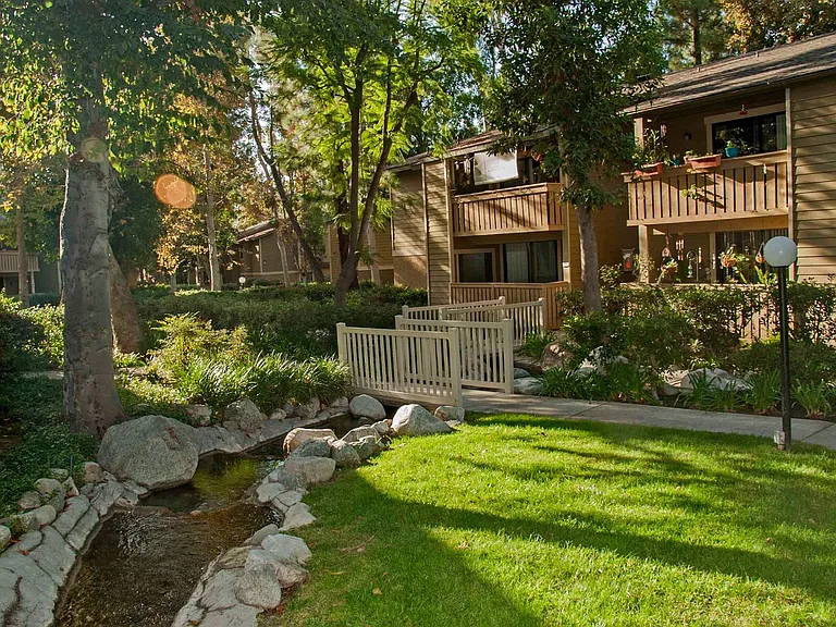 River Oaks Apartments — Photo 11