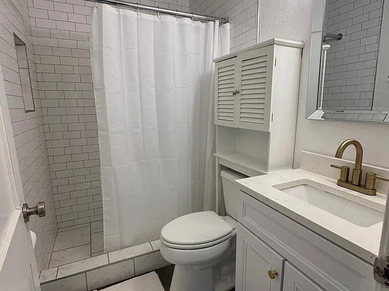 705 Ainslee St — Photo 14