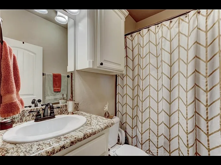 3720 Oakridge Cir — Photo 6