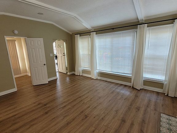 2nd image of 1424 N Orizaba Ave