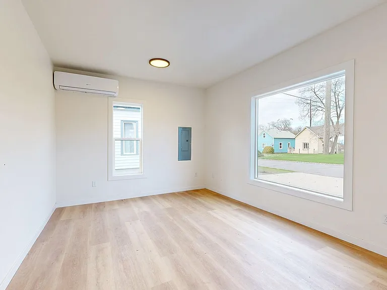 407 W Pine St — Photo 3
