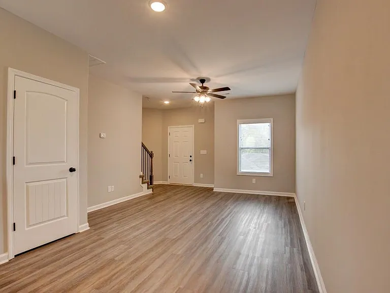 1115 Hillwood Dr — Photo 6