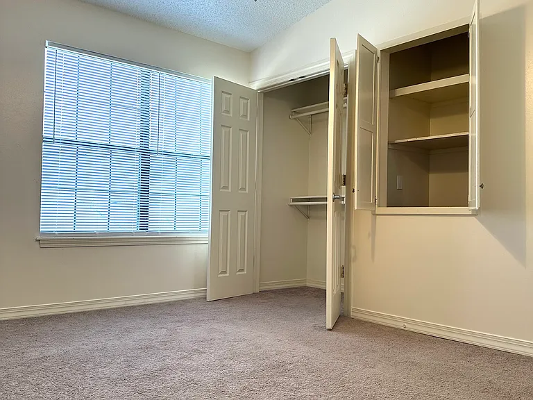 1370 N Oakland Ave #1 — Photo 9