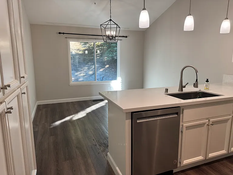 126 Southwind Dr — Photo 3