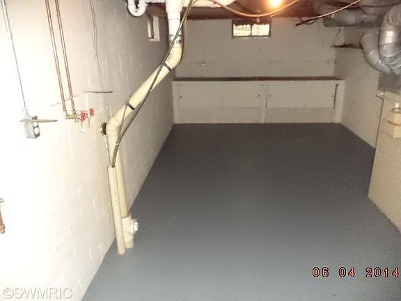 2nd image of 819 Drury Ln