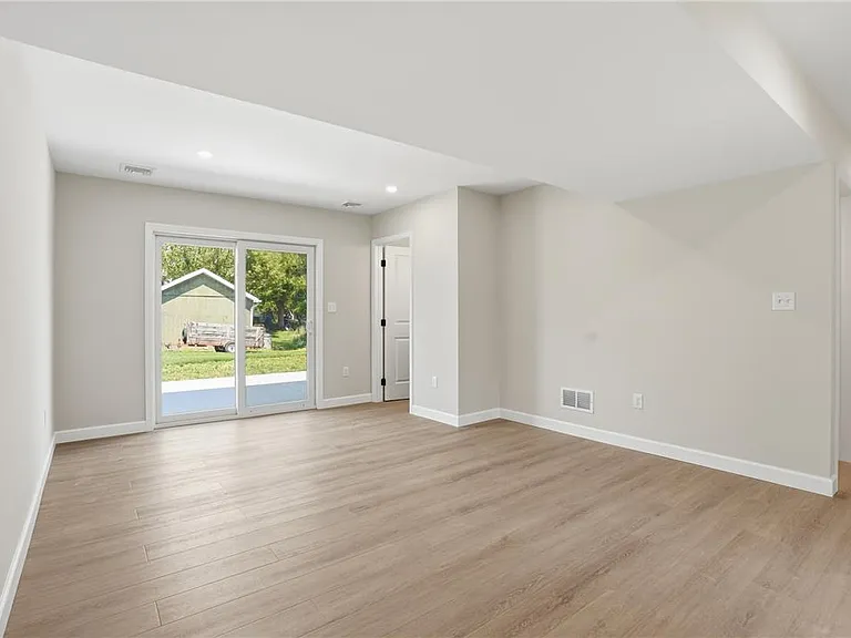 2905 Roosevelt St — Photo 37