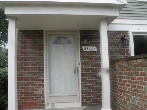 23465 Stonehenge Blvd, Novi, MI 48375