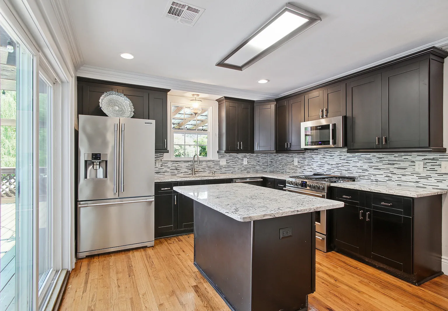 5869 Colbert St — Photo 2