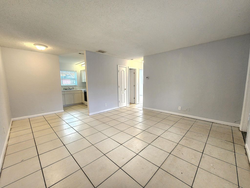 215 SW 1st Ct #1-2, photo 4